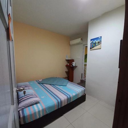 Happy Homestay Lukut 波德申 外观 照片